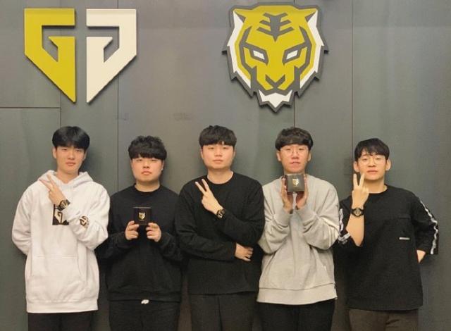 侧重防守的 侧重防守的