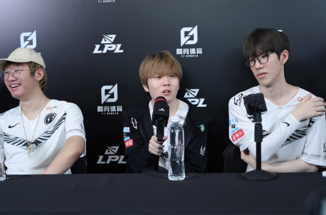 人超越她的 人超越她的